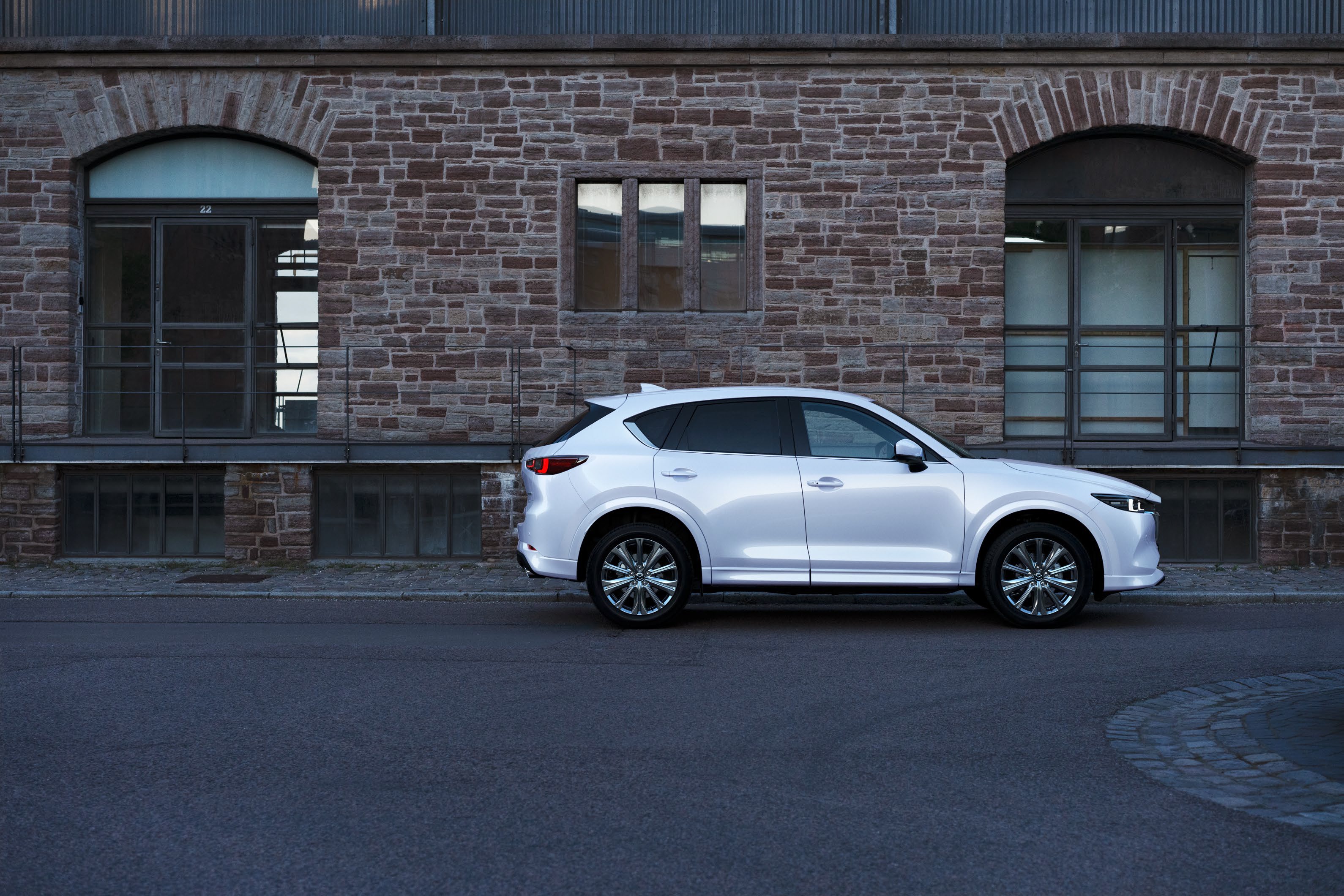 CX 5 WHITE SIDE